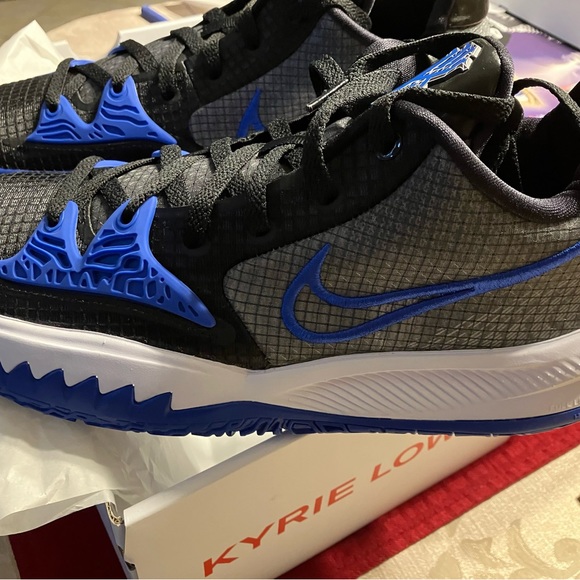 Nike Kyrie Low 4 TB Men’s Shoe - Picture 2 of 5